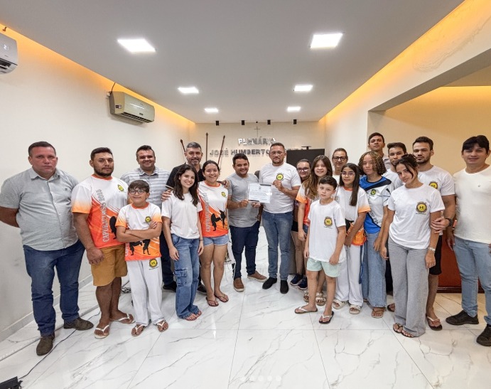 homenagem ao grupo de capoeira Filhos de Jó.